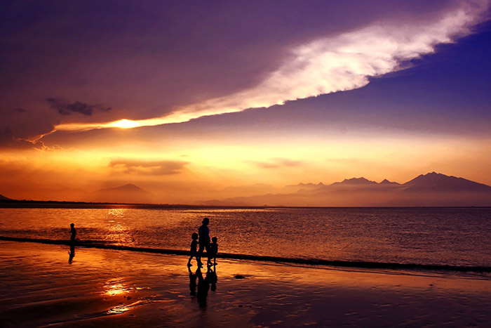 sunset my khe beach da nang